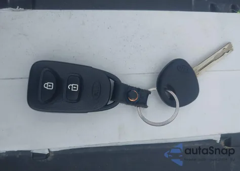 2011 Kia Sorento Lx z USA, uszkodzony, nr VIN 5XYKTDA11BG022732